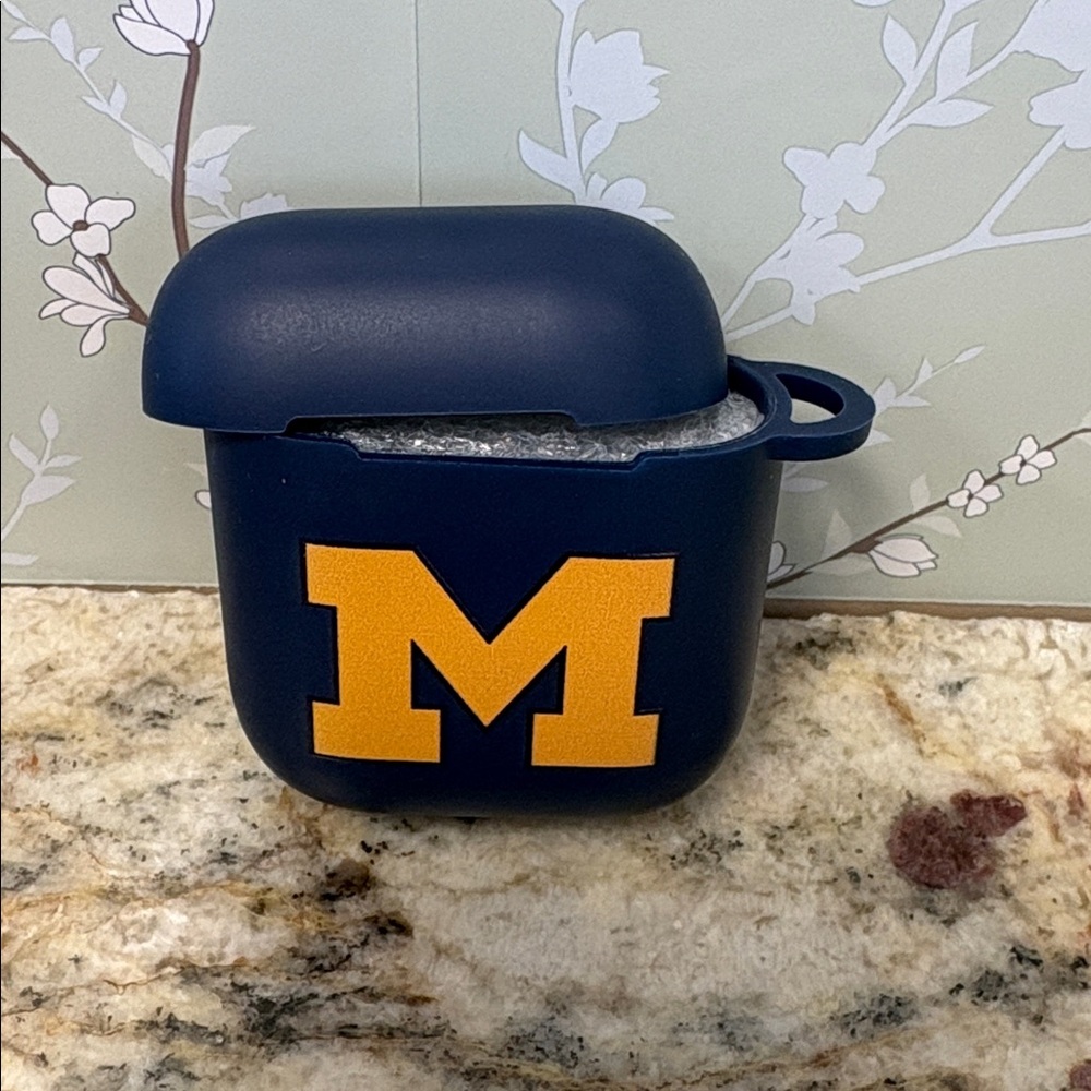 Michigan wolverines case for Apple AirPod